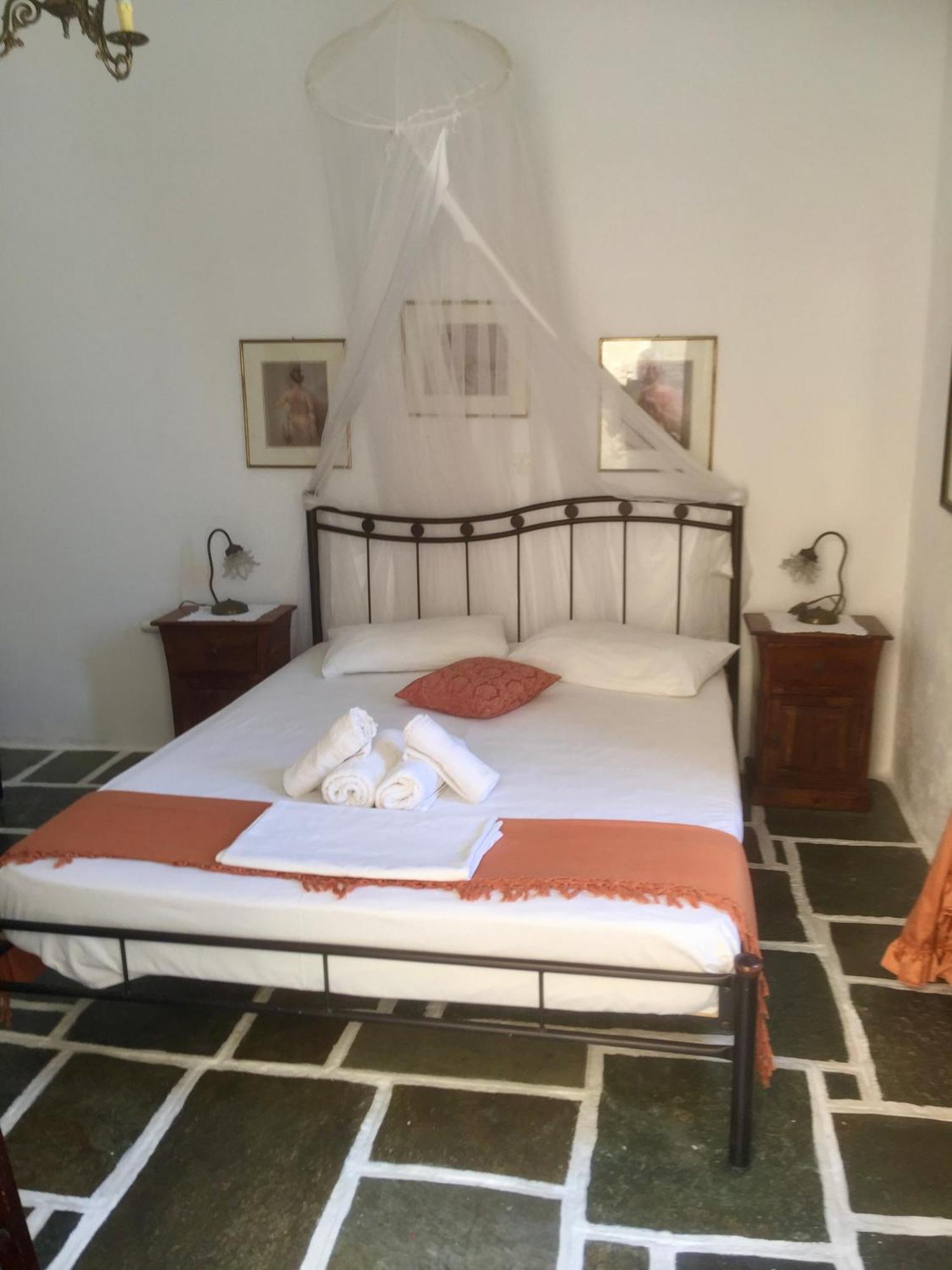 Fanivevisgarden Hotell Folégandros Exteriör bild